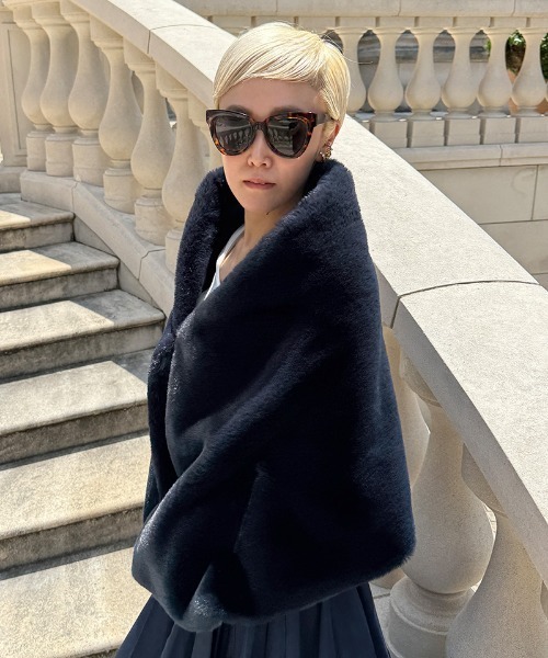 ジェンヌ　リッチ　ファー　ケープ　ショール　ネイビー JENNE（ジェンヌ）の「リッチボリュームファーケープ（その他アウター