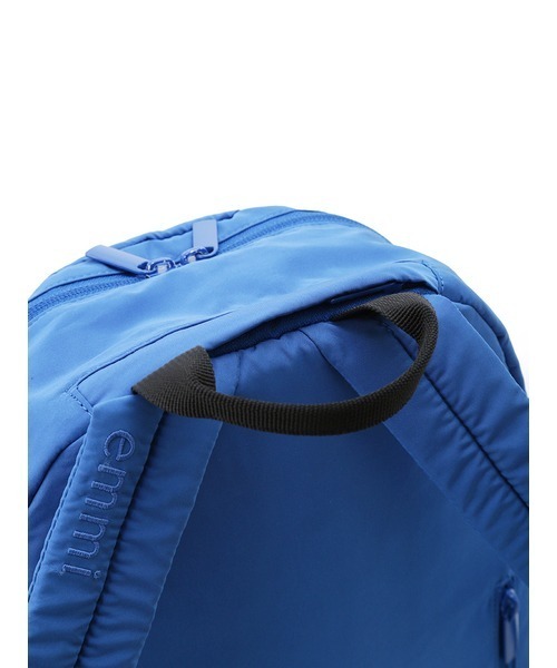 【emmi atelier】ムーン型ボディーバック ライトブルー emmi デイバック リュック 「ONLINE限定カラー」eco 撥水