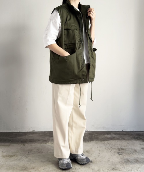 COMMON WARE（コモンウェアー）の「COMMONWARE:TCツイルスタンドカラーM65 ミリタリーベスト（ベスト・レディース・カーキ/ブラック/オフホワイト・XL/L/M）」の16枚目の写真