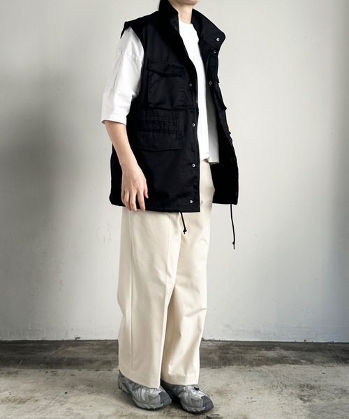 COMMON WARE（コモンウェアー）の「COMMONWARE:TCツイルスタンドカラーM65 ミリタリーベスト（ベスト・レディース・カーキ/ブラック/オフホワイト・XL/L/M）」の11枚目の写真