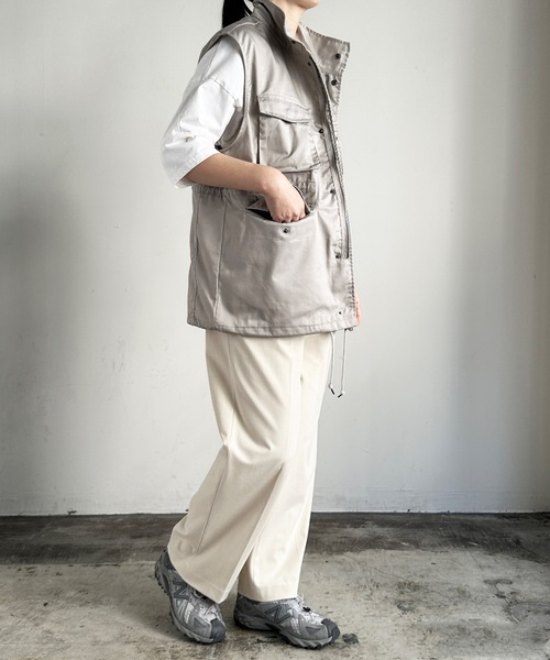 COMMON WARE（コモンウェアー）の「COMMONWARE:TCツイルスタンドカラーM65 ミリタリーベスト（ベスト・レディース・カーキ/ブラック/オフホワイト・XL/L/M）」の5枚目の写真