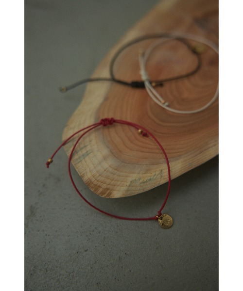 BLACK BY MOUSSY(ブラックバイマウジー)の「plate bracelet(プレートブレスレット)(ブレスレット・レディース・レッド/ブラック/ホワイト・FREE)」の4枚目の写真