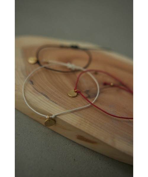 BLACK BY MOUSSY(ブラックバイマウジー)の「plate bracelet(プレートブレスレット)(ブレスレット・レディース・レッド/ブラック/ホワイト・FREE)」の5枚目の写真