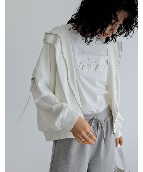 Re:EDIT（リエディ）の「[2024SS COLLECTION]サテンフーディージップブルゾン（ブルゾン・レディース・ホワイト/ベージュ系その他/モカ/ブラック/グレー系その他/グレー・MEDIUM/LARGE）」の2枚目の写真