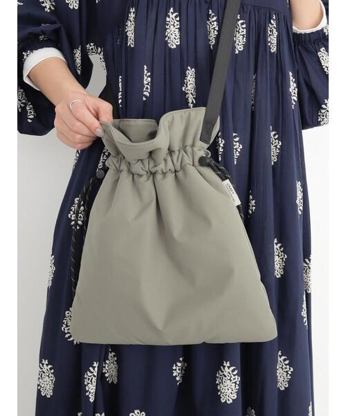 CRAFT STANDARD BOUTIQUE(クラフトスタンダードブティック)の「ボンディングパフ巾着ショルダーバッグ(ショルダーバッグ・レディース・ベージュ/カーキ/ブラック・FREE)」の7枚目の写真