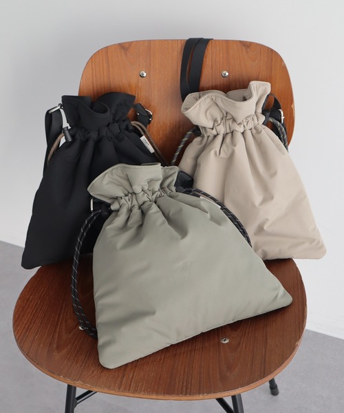 CRAFT STANDARD BOUTIQUE(クラフトスタンダードブティック)の「ボンディングパフ巾着ショルダーバッグ(ショルダーバッグ・レディース・ベージュ/カーキ/ブラック・FREE)」の3枚目の写真