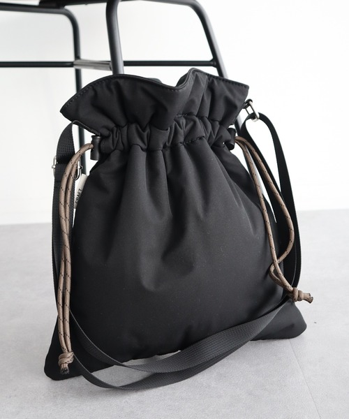 CRAFT STANDARD BOUTIQUE(クラフトスタンダードブティック)の「ボンディングパフ巾着ショルダーバッグ(ショルダーバッグ・レディース・ベージュ/カーキ/ブラック・FREE)」の2枚目の写真