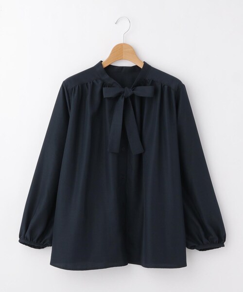 &Bridge(アンドブリッジ)の「Begum ボーカラー長袖ブラウス(シャツ/ブラウス・レディース・ブルー系その他/ホワイト系・02/03)」の2枚目の写真