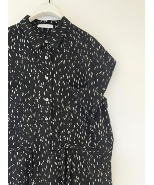 【新品未使用】CHIGNON プリント柄シャツコンビネゾン オールインワン完売品 新品未使用】CHIGNON プリント柄シャツコンビネゾン オールインワン