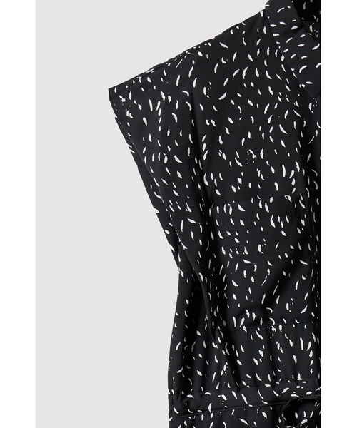 【新品未使用】CHIGNON プリント柄シャツコンビネゾン オールインワン完売品 新品未使用】CHIGNON プリント柄シャツコンビネゾン オールインワン