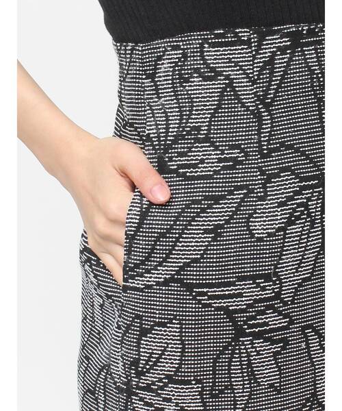 LAGUNAMOON(ラグナムーン)の「フラワージャガードナロースカート(スカート・レディース・ブラック/ネイビー・MEDIUM/SMALL)」の12枚目の写真