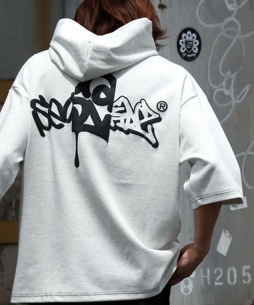 SEQUENZ（シークエンズ）の「【SEQUENZ/シークエンズ】C＆P LOGO H/S HOODED JERSEY / 半袖プルパーカー（パーカー・メンズ・アッシュグレー/ダークブラウン/ブラック/ネイビー・XL/L/M/S）」の3枚目の写真