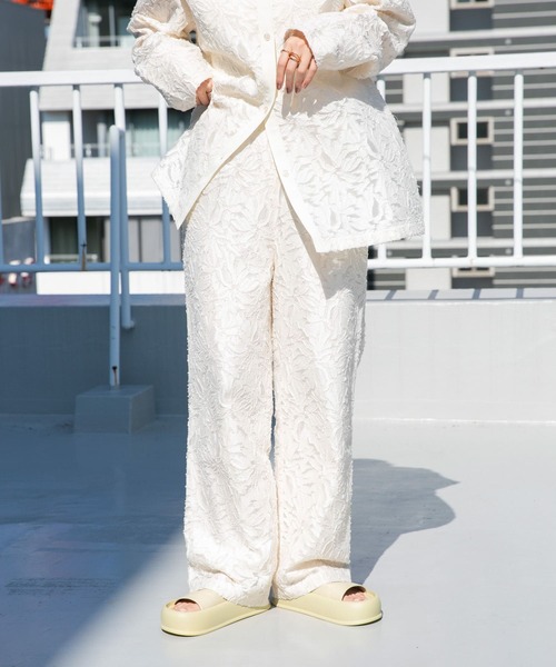 パンツ YUEQI QI SS23 一度見たら忘れられない斬新なデザインに注目！ユェチ・チのパンツ