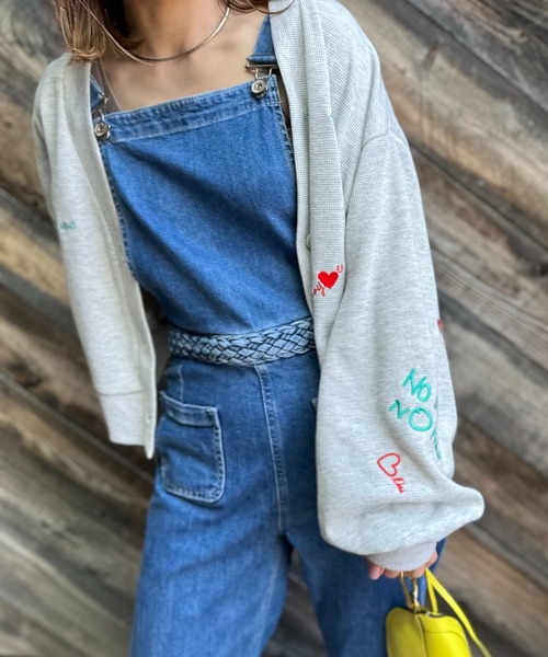 mi via loca（ミヴィアロカ）の「ワッフル刺繍ボリュームスリーブカーディガン（カーディガン/ボレロ・レディース・オートミール/スミクロ・FREE）」の2枚目の写真