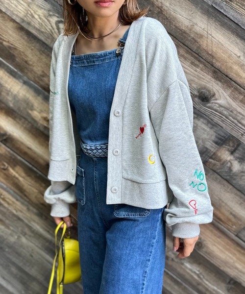 mi via loca（ミヴィアロカ）の「ワッフル刺繍ボリュームスリーブカーディガン（カーディガン/ボレロ・レディース・オートミール/スミクロ・FREE）」の14枚目の写真
