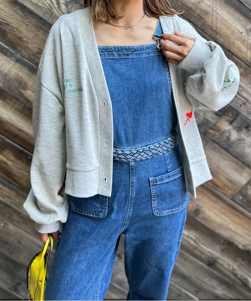 mi via loca（ミヴィアロカ）の「ワッフル刺繍ボリュームスリーブカーディガン（カーディガン/ボレロ・レディース・オートミール/スミクロ・FREE）」の21枚目の写真