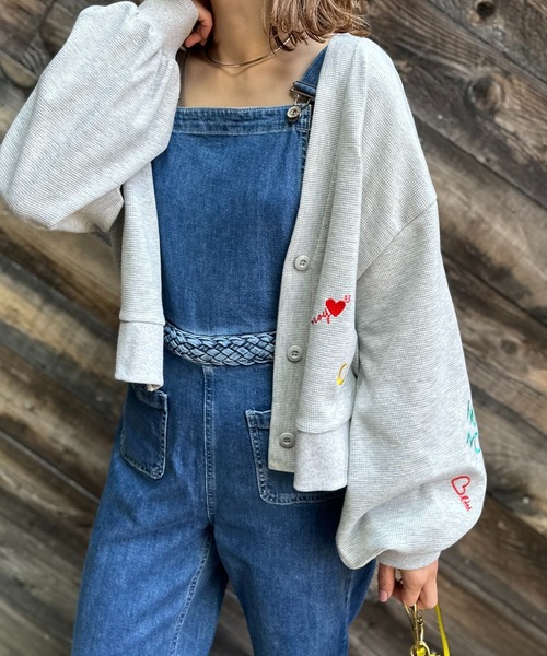 mi via loca（ミヴィアロカ）の「ワッフル刺繍ボリュームスリーブカーディガン（カーディガン/ボレロ・レディース・オートミール/スミクロ・FREE）」の17枚目の写真