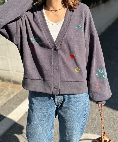 mi via loca（ミヴィアロカ）の「ワッフル刺繍ボリュームスリーブカーディガン（カーディガン/ボレロ・レディース・オートミール/スミクロ・FREE）」の12枚目の写真