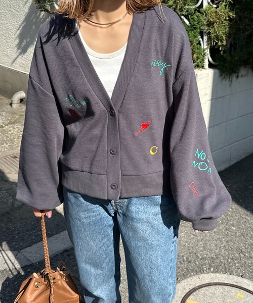 mi via loca（ミヴィアロカ）の「ワッフル刺繍ボリュームスリーブカーディガン（カーディガン/ボレロ・レディース・オートミール/スミクロ・FREE）」の7枚目の写真