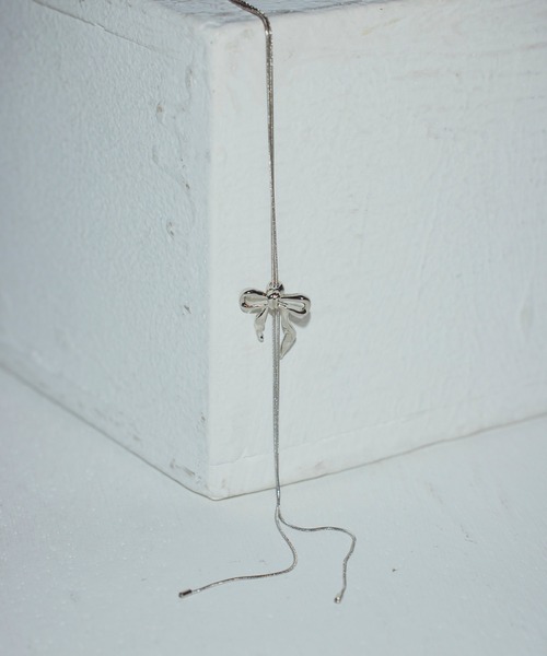 ANU（アヌ）の「lian’s ribbon loop tie - リアンズリボンループタイ（ネックレス・レディース・シルバー/ゴールド・FREE）」の5枚目の写真