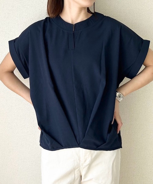H.TOKYO(エイチトウキョウ)の「サラッと着心地◎キーネックブラウス(シャツ/ブラウス・レディース・ブラック/ホワイト/ネイビー/イエロー・X-LARGE/LARGE/MEDIUM)」の12枚目の写真