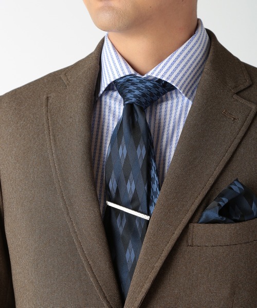 CROWDED CLOSET（クラウデッドクローゼット）の「変形アーガイル柄丸型チーフ（同素材ネクタイ・ボウタイあり）（ポケットチーフ・メンズ・ボルドー/シルバー・FREE）」の11枚目の写真