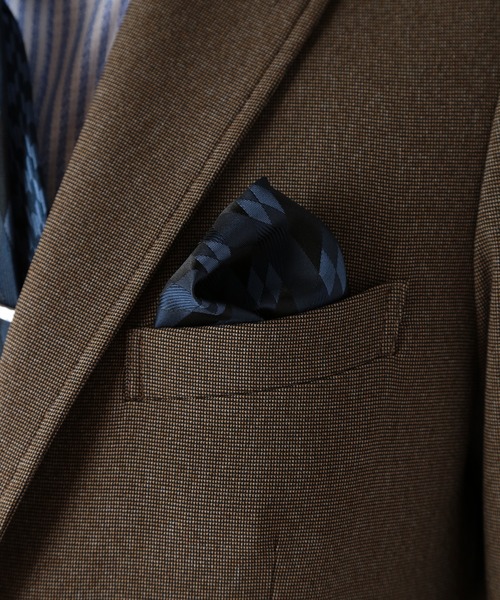 CROWDED CLOSET（クラウデッドクローゼット）の「変形アーガイル柄丸型チーフ（同素材ネクタイ・ボウタイあり）（ポケットチーフ・メンズ・ボルドー/シルバー・FREE）」の5枚目の写真