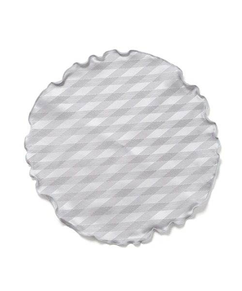 CROWDED CLOSET（クラウデッドクローゼット）の「変形アーガイル柄丸型チーフ（同素材ネクタイ・ボウタイあり）（ポケットチーフ・メンズ・ボルドー/シルバー・FREE）」の6枚目の写真