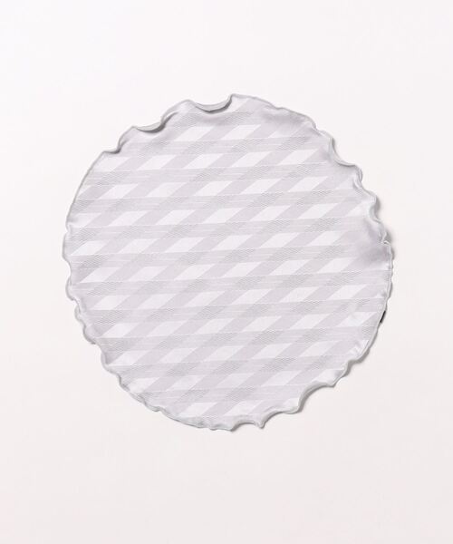 CROWDED CLOSET（クラウデッドクローゼット）の「変形アーガイル柄丸型チーフ（同素材ネクタイ・ボウタイあり）（ポケットチーフ・メンズ・ボルドー/シルバー・FREE）」の15枚目の写真