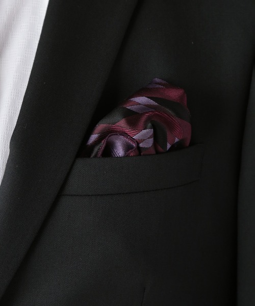 CROWDED CLOSET（クラウデッドクローゼット）の「変形アーガイル柄丸型チーフ（同素材ネクタイ・ボウタイあり）（ポケットチーフ・メンズ・ボルドー/シルバー・FREE）」の4枚目の写真