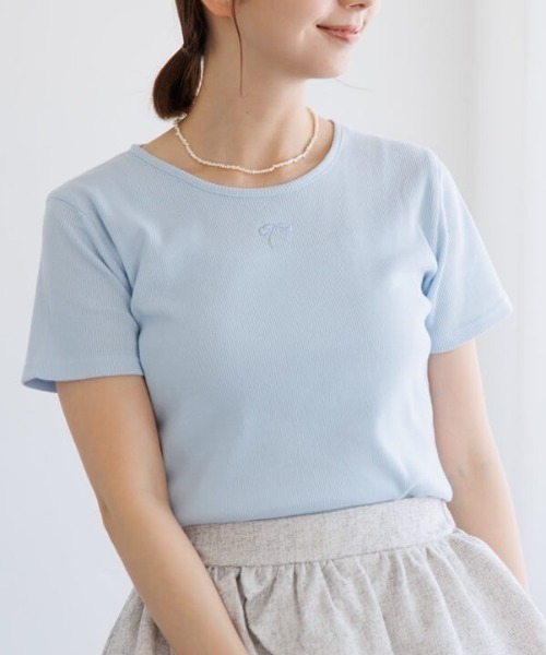 flower(フラワー)の「リボンエンブロイダリーティーズ(Tシャツ/カットソー・レディース・ブルー/ホワイト・FREE)」の2枚目の写真
