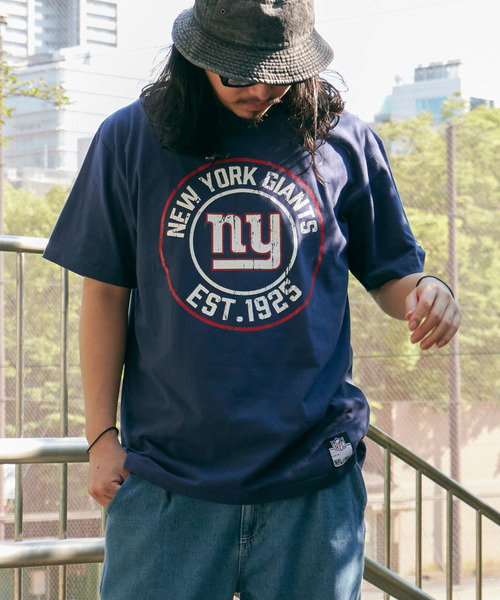 NBA/NFL/NHL/MLB(エヌビーエーエヌエフエルエヌエイチエルエムエルビー)の「NFL かすれTシャツ(Tシャツ/カットソー・メンズ・レッド系/レッド/グリーン/ネイビー/ブラック/ホワイト・LL/M/L/S)」の1枚目の写真