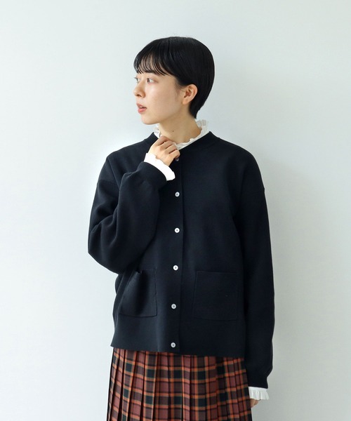 PAR ICI（パーリッシィ）の「強撚綿 総針度詰めクルーネックカーディガン（カーディガン/ボレロ・レディース・ブラック/レッド/ベージュ/ネイビー・FREE）」の21枚目の写真