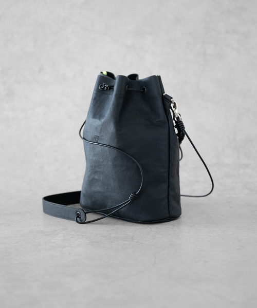Senti(センティ)の「SENTI センティ / Dyneema Leather DRAWSTRING 2WAYBAG ダイニーマレザードローストリングショルダーバッグ / 3026(ショルダーバッグ・メンズ・ブラック/ブラック系その他・FREE)」の14枚目の写真