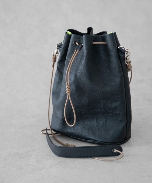 Senti(センティ)の「SENTI センティ / Dyneema Leather DRAWSTRING 2WAYBAG ダイニーマレザードローストリングショルダーバッグ / 3026(ショルダーバッグ・メンズ・ブラック/ブラック系その他・FREE)」の5枚目の写真