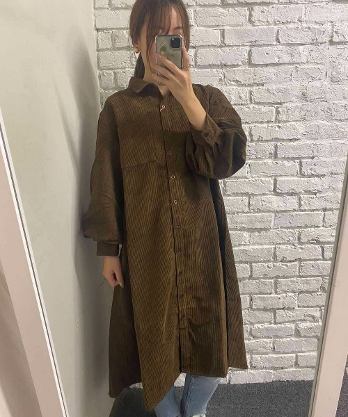 and it_(アンドイット)の「コーデュロイ袖ボリュームシャツワンピース(シャツワンピース・レディース・ブラウン/ブルー/アイボリー・M)」の1枚目の写真