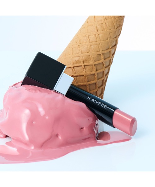 KANEBO（カネボウ）の「【新色追加】ルージュスターヴァイブラント（口紅/リップティント/グロス・レディース・V13 Earthy Brown/V11 Quiet Beat/V12 Ennui Mauve/V09 Innocent Mood/V01 Cupid Stone/V02 Classical Red/V07 Inmost Desire/V08 Peach Bloom/V10 Golden Amber/V03 Rapture Rose/V04 Core Red/V05 Vivid Passion/V06 Heat Red/EX7 Starry Cassis/EX8 Fuchsia Dream/EX10 Moonlit Flow/EX11 Twilight Reflection/EX9 Daydream Lagoon/EX12 Less is Bold/EX13 Vintage Wine/V14 Berry Confiture/V17 My Playlist/V18 Lotus Petal/EX14 Creamy Dreamy/V16 Rose Chai/V15 Loving More・FREE）」の18枚目の写真