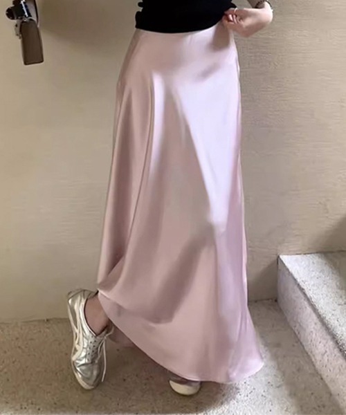 Jasmine Grandiflorum(ジャスミングランディフローラム)の「【Jasmine】サテンフレアロングスカート(スカート・レディース・パープル/ダークグレー/ライトベージュ/イエロー・FREE)」の4枚目の写真