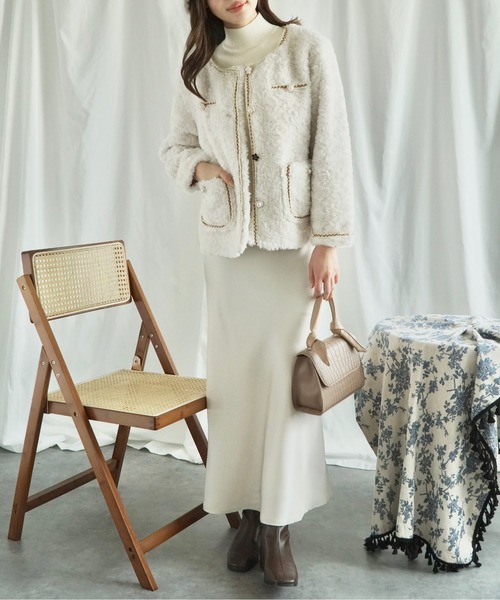 Jasmine Grandiflorum(ジャスミングランディフローラム)の「【Jasmine】サテンフレアロングスカート(スカート・レディース・パープル/ダークグレー/ライトベージュ/イエロー・FREE)」の5枚目の写真