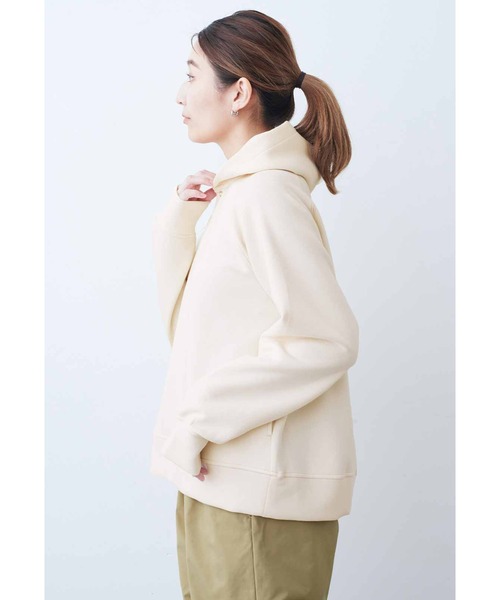 IEDIT（イディット）の「ＩＥＤＩＴ　小森美穂子さんコラボ　ダンボールカットソー素材のフロントスナップフーディープルオーバー〈アイボリー〉（パーカー・レディース・アイボリー・MEDIUM/X-LARGE/LARGE/XX-LARGE/SMALL）」の5枚目の写真