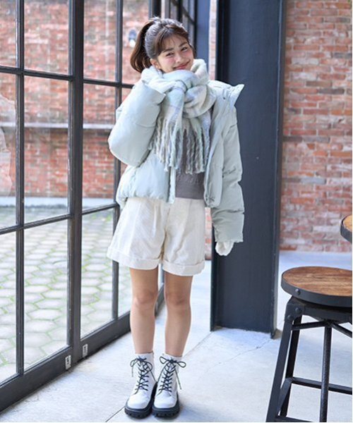 LOVETOXIC（ラブトキシック）の「ボリュームフリンジマフラー（マフラー・キッズ・ピンク/ライトグリーン/チャコール/アイボリー・FREE）」の7枚目の写真