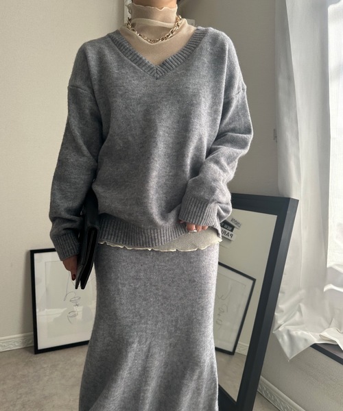 ULEULA（ウルア）の「Vネックニット＋ニットスカート/ニットセットアップ（セットアップ・レディース・ブラウン/ブラック/グレー・FREE）」の15枚目の写真