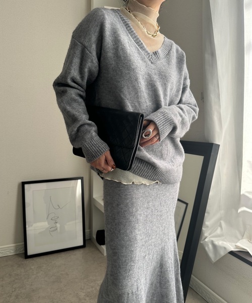 ULEULA（ウルア）の「Vネックニット＋ニットスカート/ニットセットアップ（セットアップ・レディース・ブラウン/ブラック/グレー・FREE）」の16枚目の写真