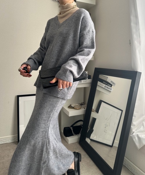 ULEULA（ウルア）の「Vネックニット＋ニットスカート/ニットセットアップ（セットアップ・レディース・ブラウン/ブラック/グレー・FREE）」の17枚目の写真