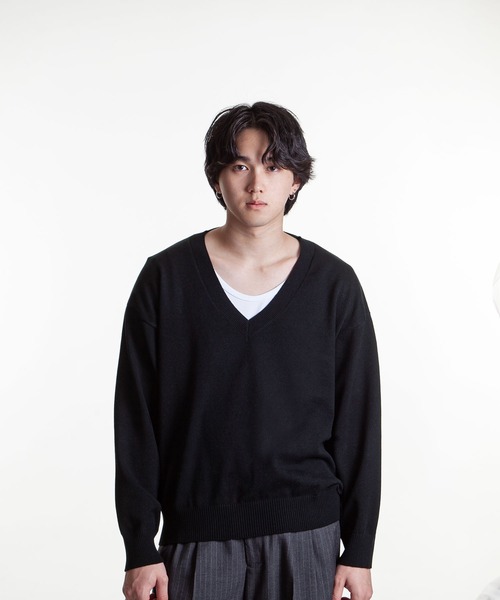 ZIP FIVE -White Line-(ジップファイブホワイトライン)の「【White Line】 リラックスフィット ハイゲージ Vネック ニット(ニット/セーター・メンズ・オフホワイト/ブラック/チャコール・MEDIUM/LARGE/X-LARGE)」の3枚目の写真