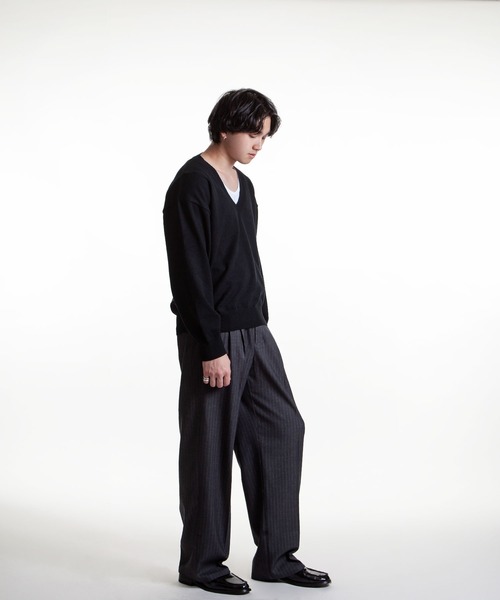 ZIP FIVE -White Line-(ジップファイブホワイトライン)の「【White Line】 リラックスフィット ハイゲージ Vネック ニット(ニット/セーター・メンズ・オフホワイト/ブラック/チャコール・MEDIUM/LARGE/X-LARGE)」の20枚目の写真