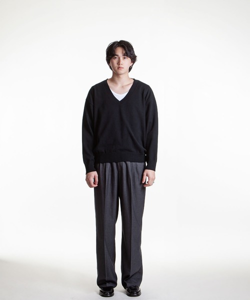 ZIP FIVE -White Line-(ジップファイブホワイトライン)の「【White Line】 リラックスフィット ハイゲージ Vネック ニット(ニット/セーター・メンズ・オフホワイト/ブラック/チャコール・MEDIUM/LARGE/X-LARGE)」の21枚目の写真