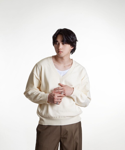 ZIP FIVE -White Line-(ジップファイブホワイトライン)の「【White Line】 リラックスフィット ハイゲージ Vネック ニット(ニット/セーター・メンズ・オフホワイト/ブラック/チャコール・MEDIUM/LARGE/X-LARGE)」の14枚目の写真