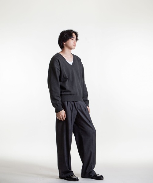 ZIP FIVE -White Line-(ジップファイブホワイトライン)の「【White Line】 リラックスフィット ハイゲージ Vネック ニット(ニット/セーター・メンズ・オフホワイト/ブラック/チャコール・MEDIUM/LARGE/X-LARGE)」の7枚目の写真