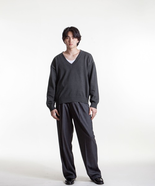 ZIP FIVE -White Line-(ジップファイブホワイトライン)の「【White Line】 リラックスフィット ハイゲージ Vネック ニット(ニット/セーター・メンズ・オフホワイト/ブラック/チャコール・MEDIUM/LARGE/X-LARGE)」の8枚目の写真
